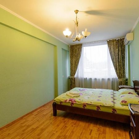 Апартаменти 3-Кімнатні М. Золоті Ворота キエフ エクステリア 写真